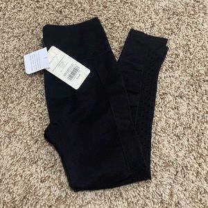 NWT fabletics Sync high-wasted perforated 7/8 leggings size small